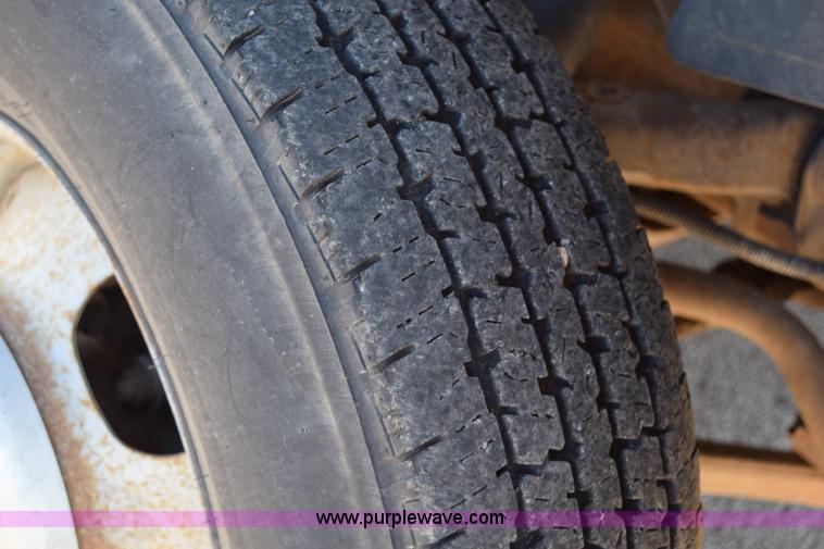 image for item I8619 2004 Chevrolet Silverado 3500 flatbed dump truck