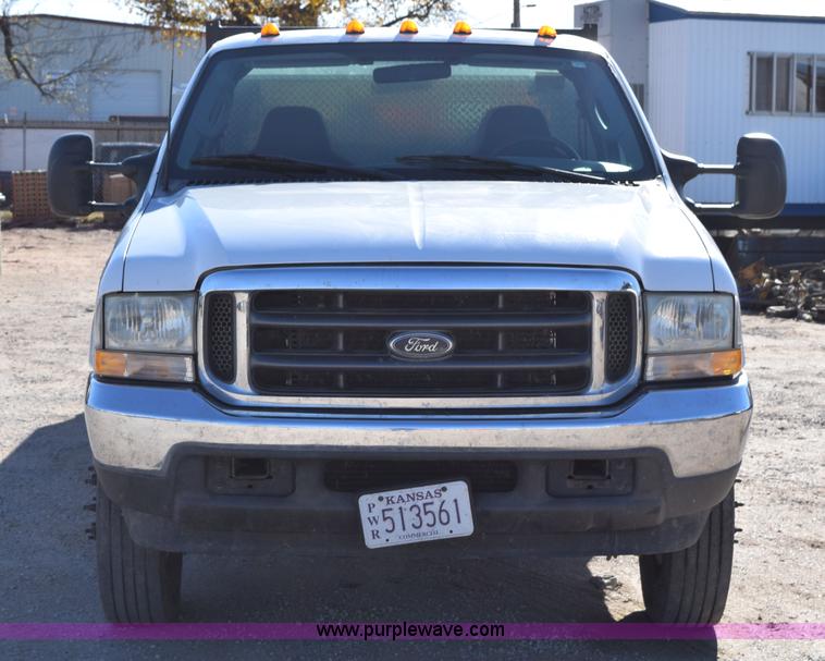 image for item I8667 2003 Ford F450 XLT Super Duty flatbed truck