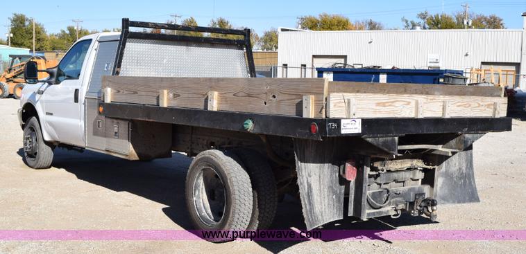 image for item I8667 2003 Ford F450 XLT Super Duty flatbed truck