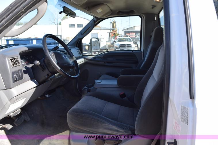 image for item I8667 2003 Ford F450 XLT Super Duty flatbed truck