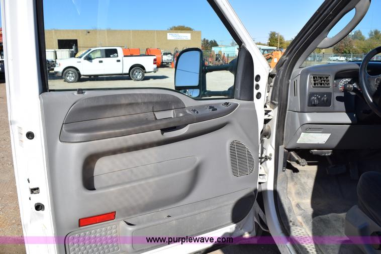 image for item I8667 2003 Ford F450 XLT Super Duty flatbed truck