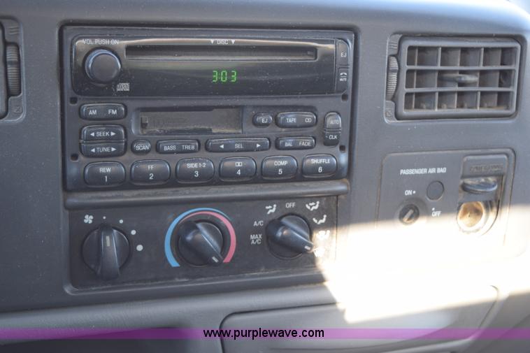 image for item I8667 2003 Ford F450 XLT Super Duty flatbed truck