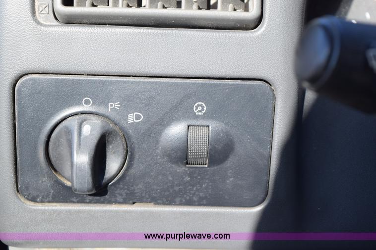 image for item I8667 2003 Ford F450 XLT Super Duty flatbed truck