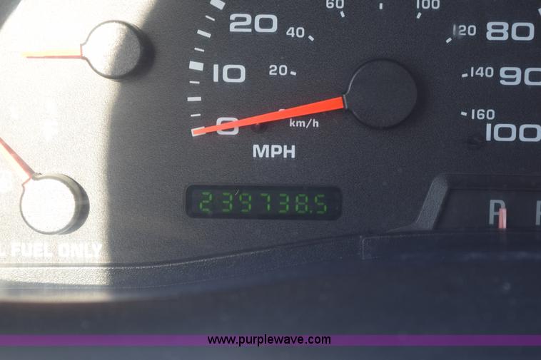 image for item I8667 2003 Ford F450 XLT Super Duty flatbed truck