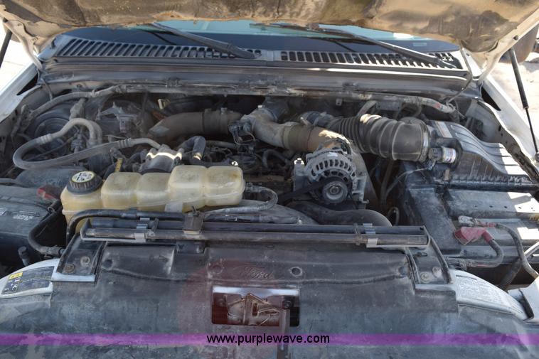 image for item I8667 2003 Ford F450 XLT Super Duty flatbed truck