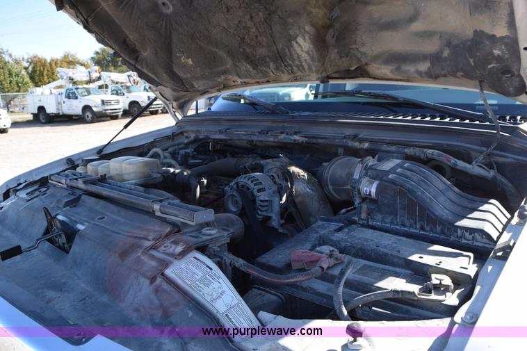 image for item I8667 2003 Ford F450 XLT Super Duty flatbed truck