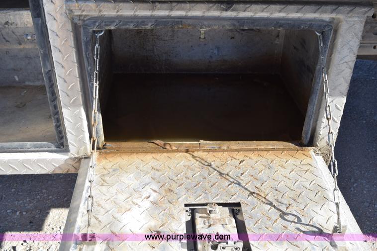 image for item I8667 2003 Ford F450 XLT Super Duty flatbed truck