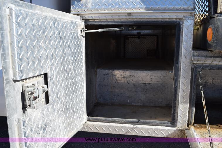 image for item I8667 2003 Ford F450 XLT Super Duty flatbed truck