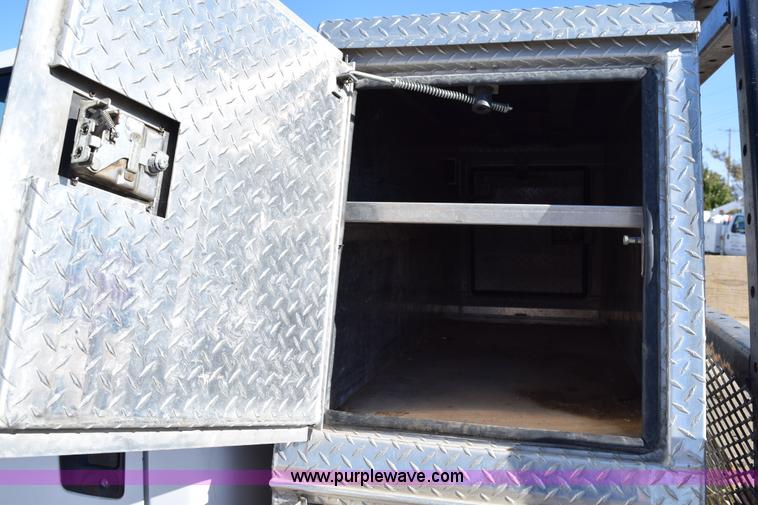 image for item I8667 2003 Ford F450 XLT Super Duty flatbed truck