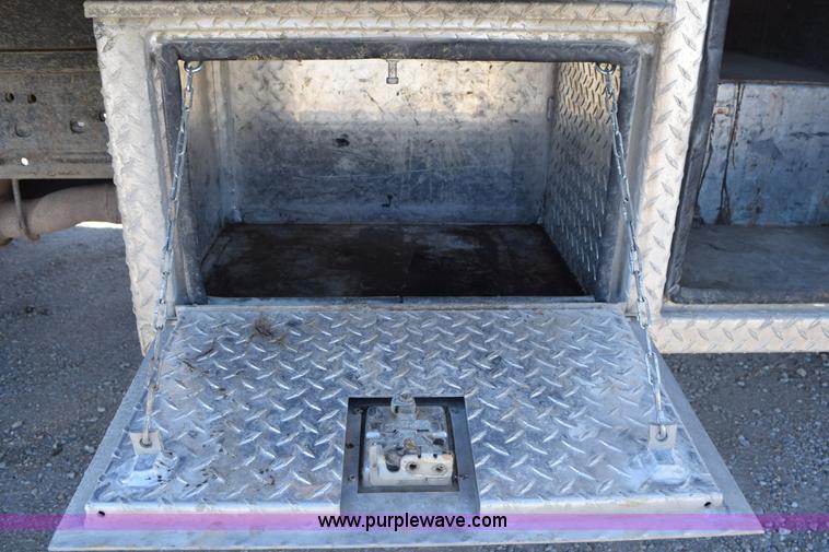 image for item I8667 2003 Ford F450 XLT Super Duty flatbed truck