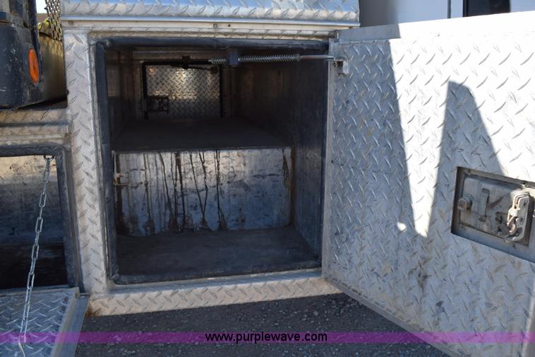 image for item I8667 2003 Ford F450 XLT Super Duty flatbed truck