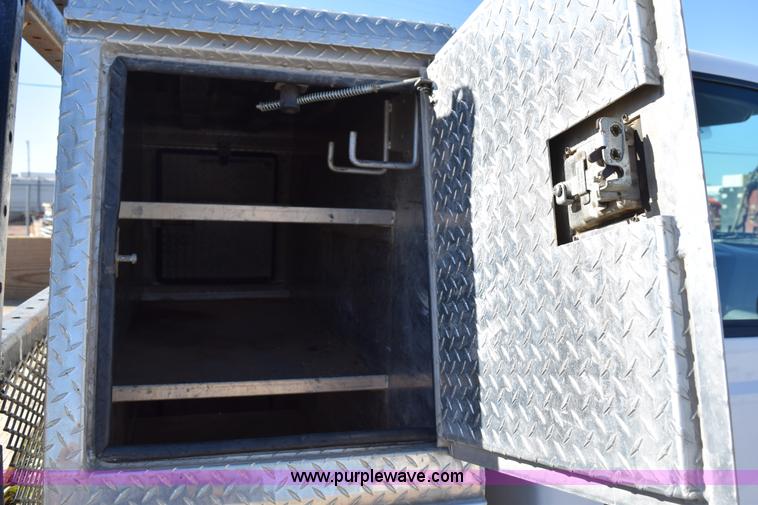 image for item I8667 2003 Ford F450 XLT Super Duty flatbed truck