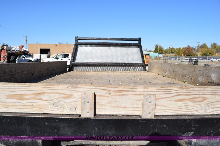 image for item I8667 2003 Ford F450 XLT Super Duty flatbed truck
