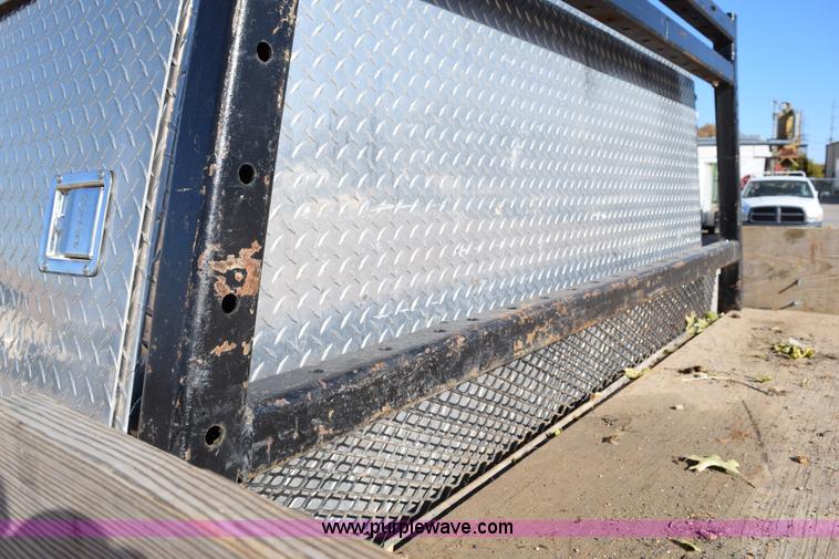 image for item I8667 2003 Ford F450 XLT Super Duty flatbed truck