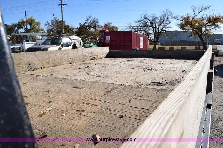 image for item I8667 2003 Ford F450 XLT Super Duty flatbed truck