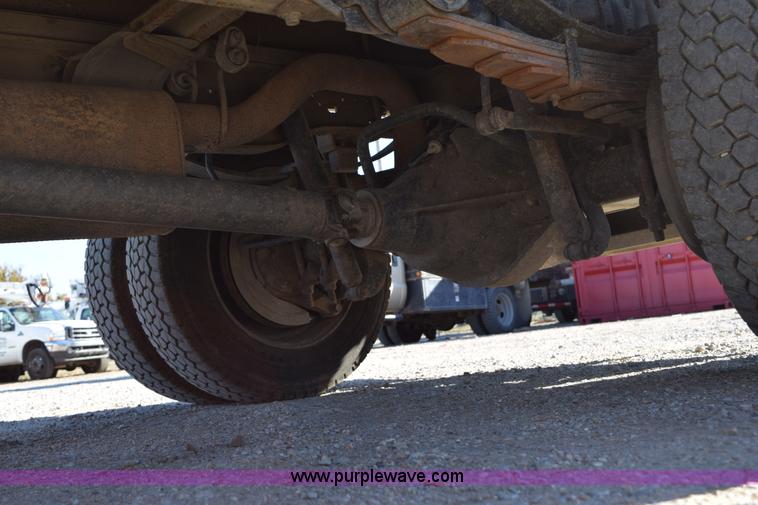 image for item I8667 2003 Ford F450 XLT Super Duty flatbed truck