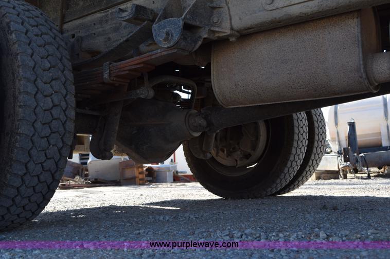 image for item I8667 2003 Ford F450 XLT Super Duty flatbed truck