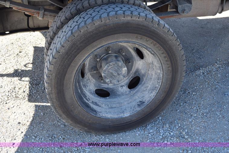 image for item I8667 2003 Ford F450 XLT Super Duty flatbed truck