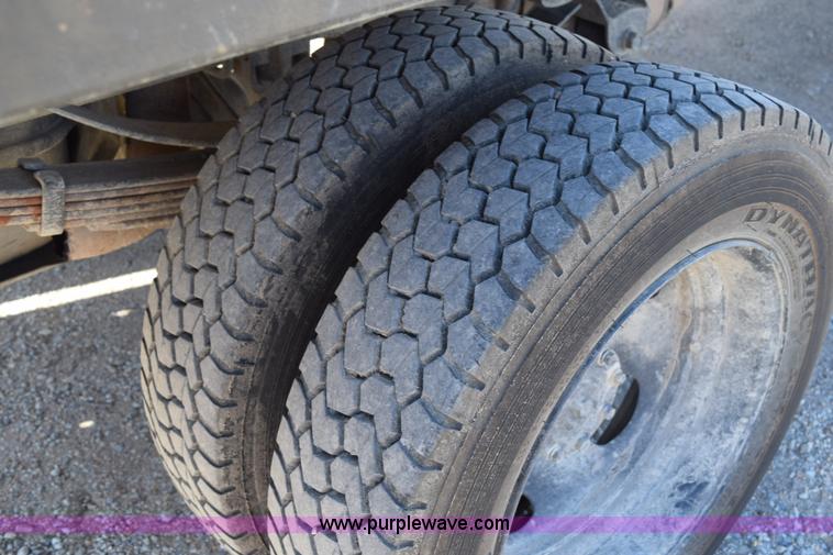 image for item I8667 2003 Ford F450 XLT Super Duty flatbed truck