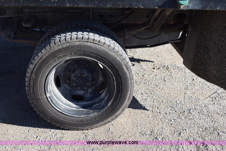 image for item I8667 2003 Ford F450 XLT Super Duty flatbed truck