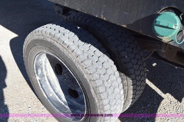 image for item I8667 2003 Ford F450 XLT Super Duty flatbed truck