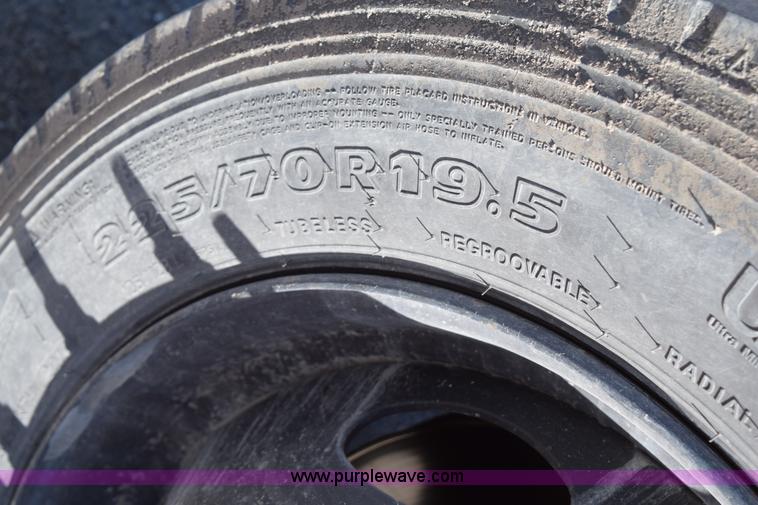 image for item I8667 2003 Ford F450 XLT Super Duty flatbed truck