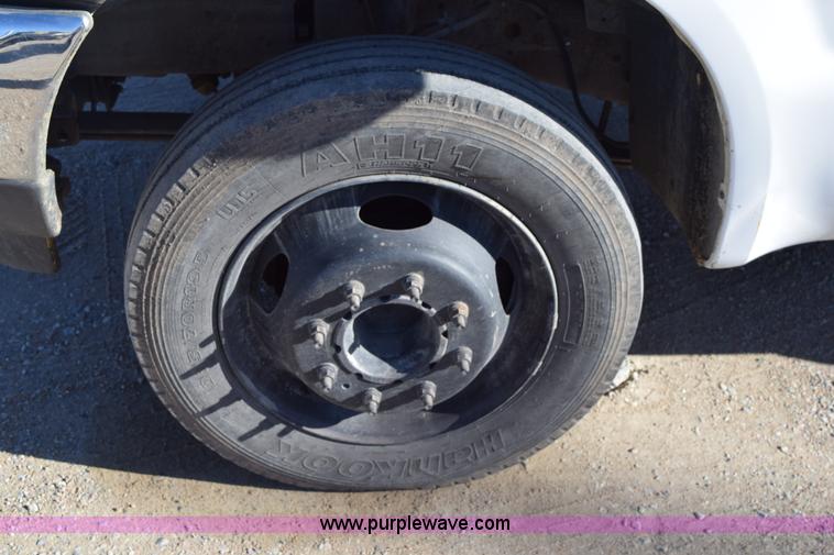 image for item I8667 2003 Ford F450 XLT Super Duty flatbed truck