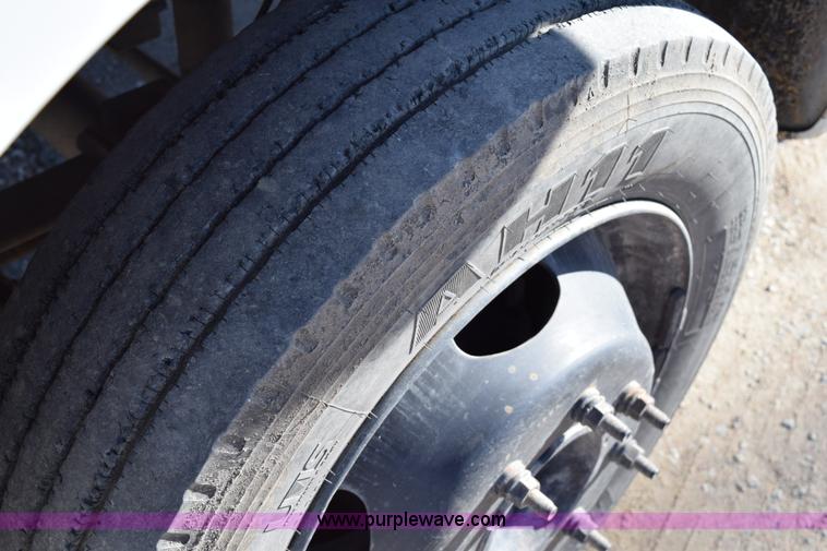 image for item I8667 2003 Ford F450 XLT Super Duty flatbed truck