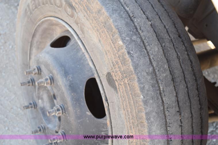 image for item I8667 2003 Ford F450 XLT Super Duty flatbed truck