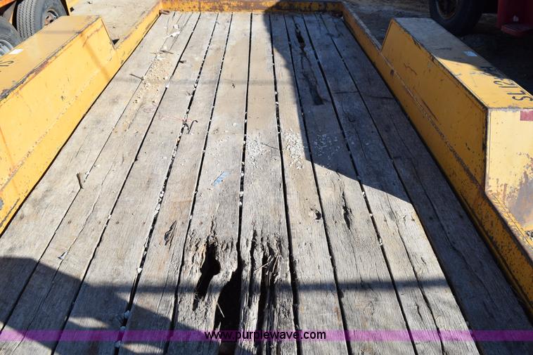 image for item I8668 2005 Redi Haul flatbed trailer