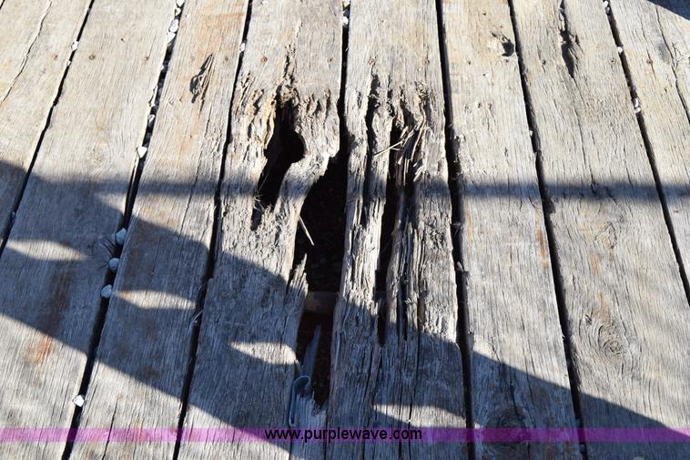 image for item I8668 2005 Redi Haul flatbed trailer