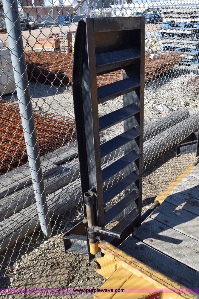 image for item I8668 2005 Redi Haul flatbed trailer