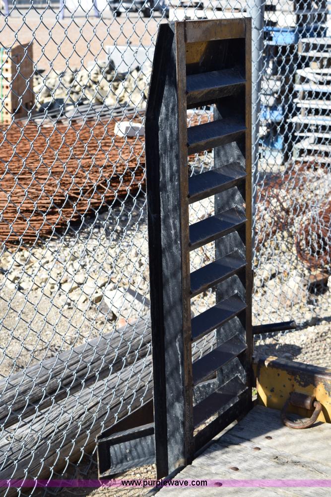 image for item I8668 2005 Redi Haul flatbed trailer