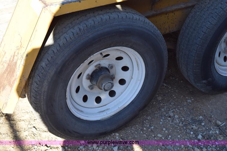 image for item I8668 2005 Redi Haul flatbed trailer