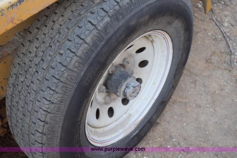 image for item I8668 2005 Redi Haul flatbed trailer