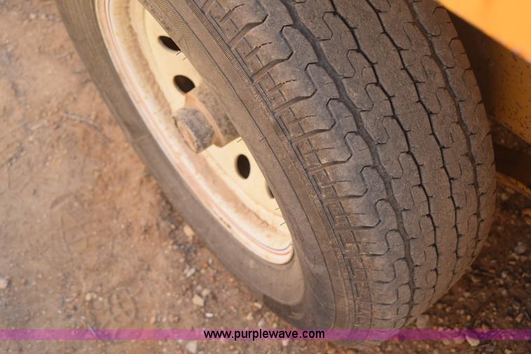 image for item I8668 2005 Redi Haul flatbed trailer