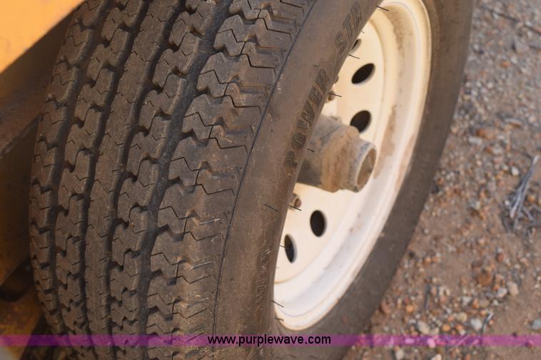 image for item I8668 2005 Redi Haul flatbed trailer