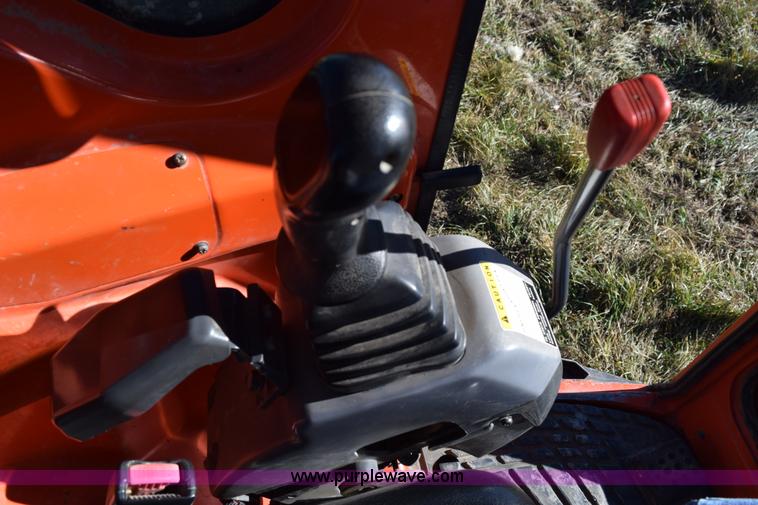 image for item I8673 2005 Kubota KX121-3SS compact excavator