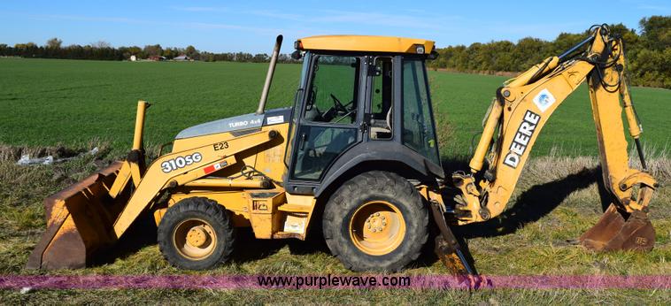 image for item I8674 2001 John Deere 310SG backhoe