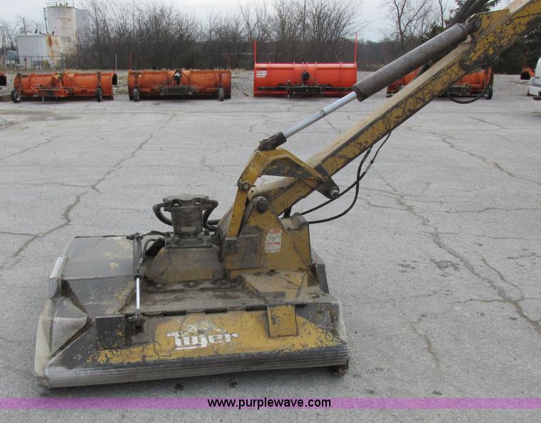 image for item I8840 2004 John Deere 6420 tractor