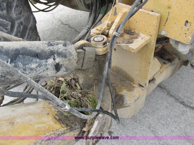 image for item I8840 2004 John Deere 6420 tractor