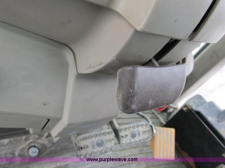 image for item I8840 2004 John Deere 6420 tractor