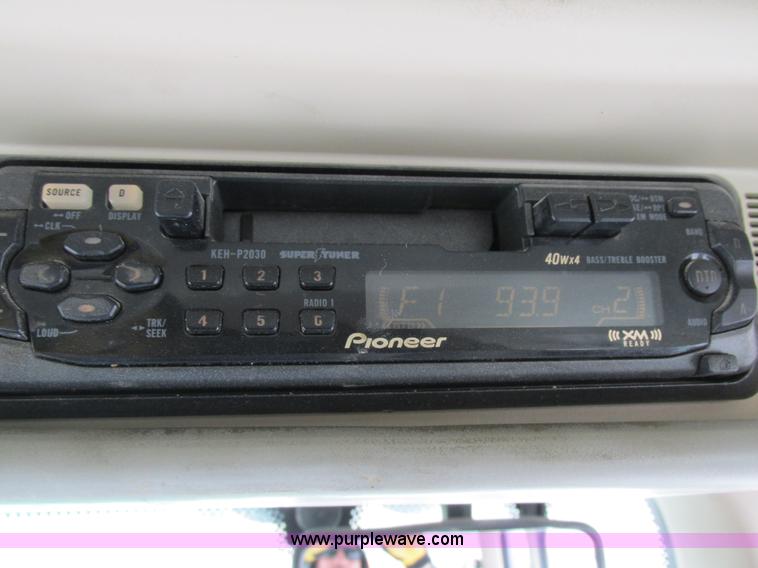 image for item I8840 2004 John Deere 6420 tractor