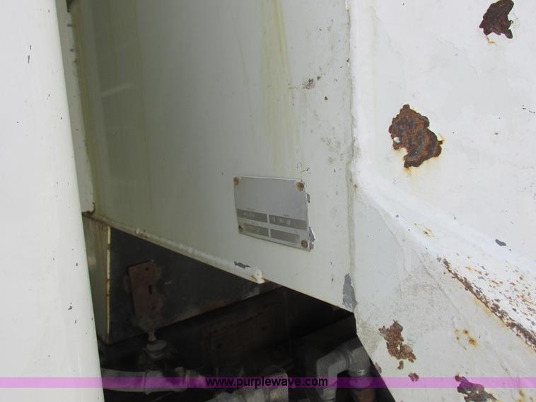 image for item I8875 2009 International 7300 dump truck