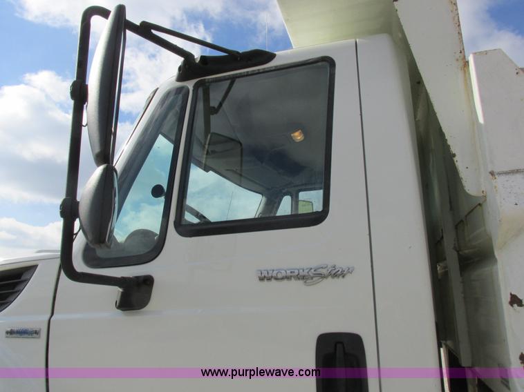image for item I8875 2009 International 7300 dump truck