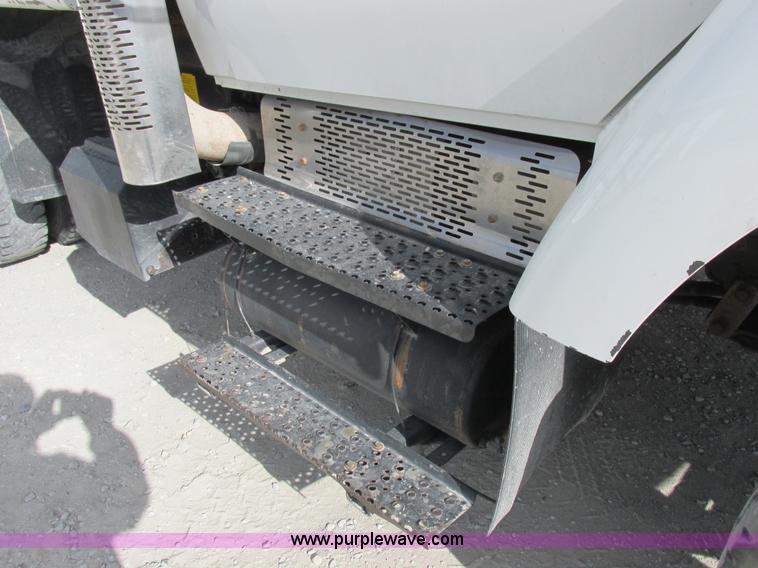 image for item I8875 2009 International 7300 dump truck