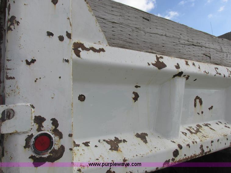 image for item I8875 2009 International 7300 dump truck