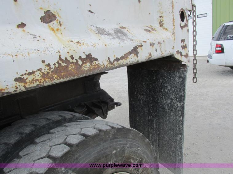 image for item I8875 2009 International 7300 dump truck