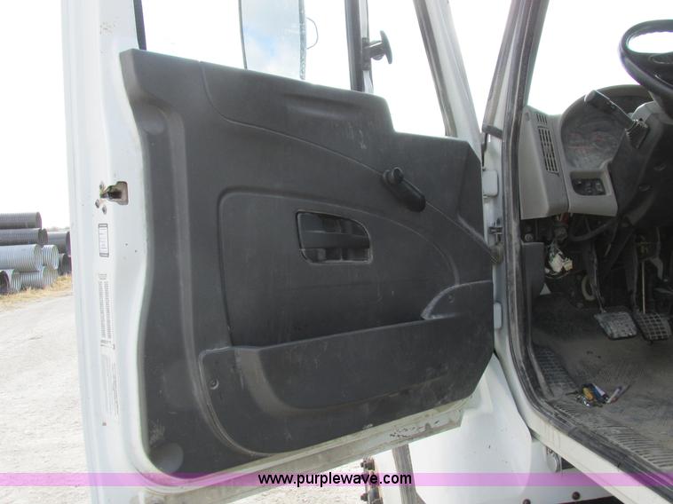 image for item I8875 2009 International 7300 dump truck