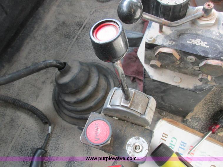 image for item I8875 2009 International 7300 dump truck